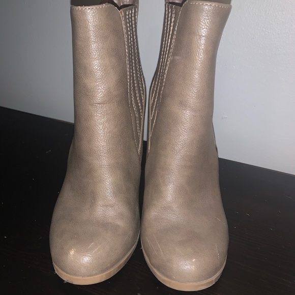 COPY - Block Heel Booties - Picture 4 of 5